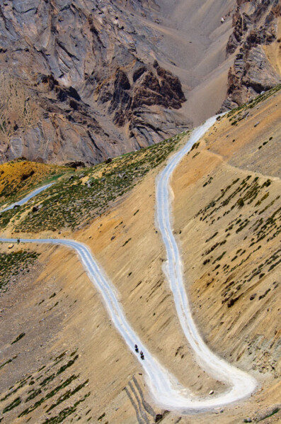 2 cyclists head down the Gata loops on the Leh- Manali highway.