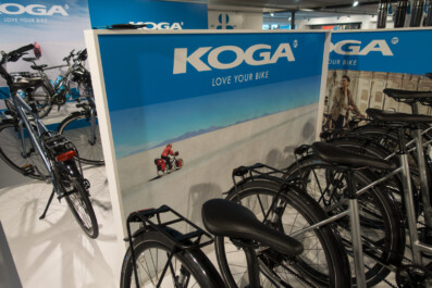 Trekking fiets in-store display voor Koga bicycles
