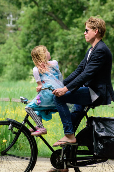 dutch-bicycle-culture-father-daughter