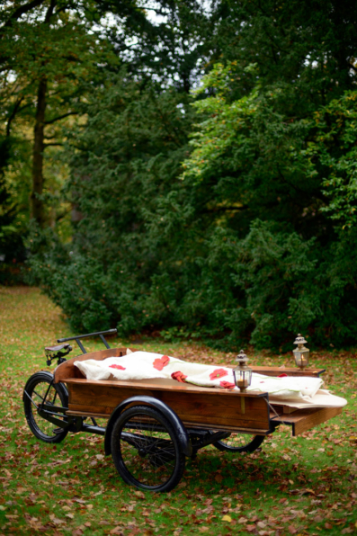 The cycling hearse (rouwbakfiets) is an initiative of Immanuel Baan.