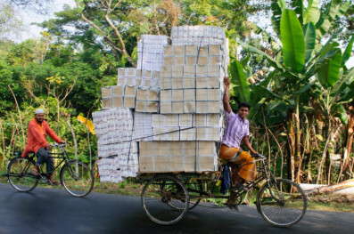 bangladesh-rickshaw-overloaded