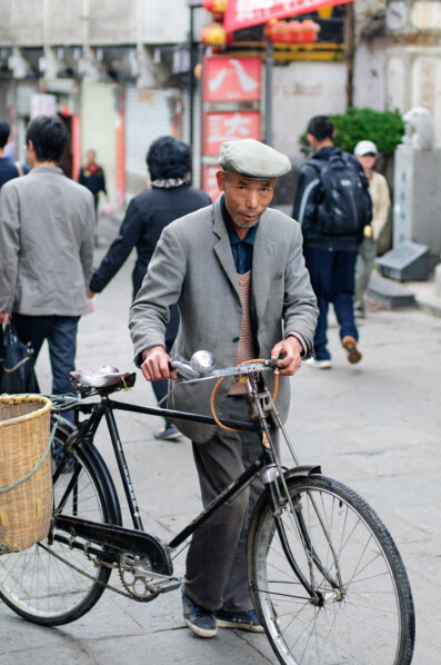 chinese-man-bicycle
