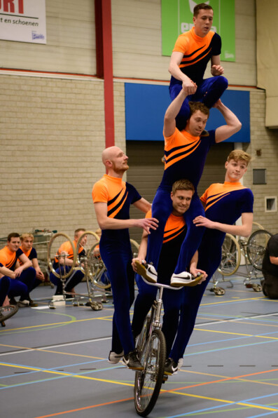 Juliana-bicycle-team-bicycle-acrobats